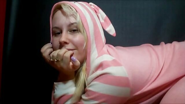 Favorit :  Brunette Rusia sayang memberikan tante toge xxx blowjob di lift Panas porno 